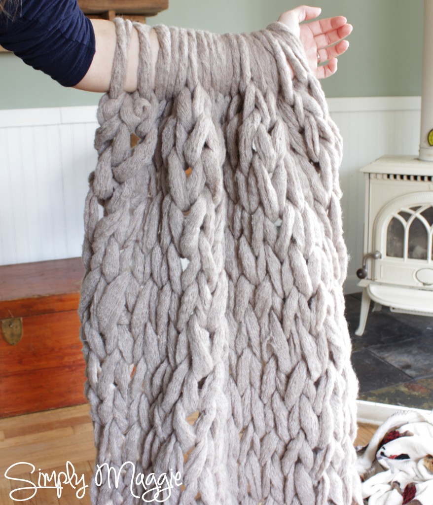 How to Arm Knit a Blanket in 45 Minutes! www.SimplyMaggie.com