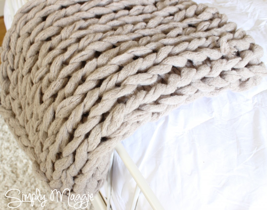 How to Arm Knit a Blanket in 45 Minutes! www.SimplyMaggie.com