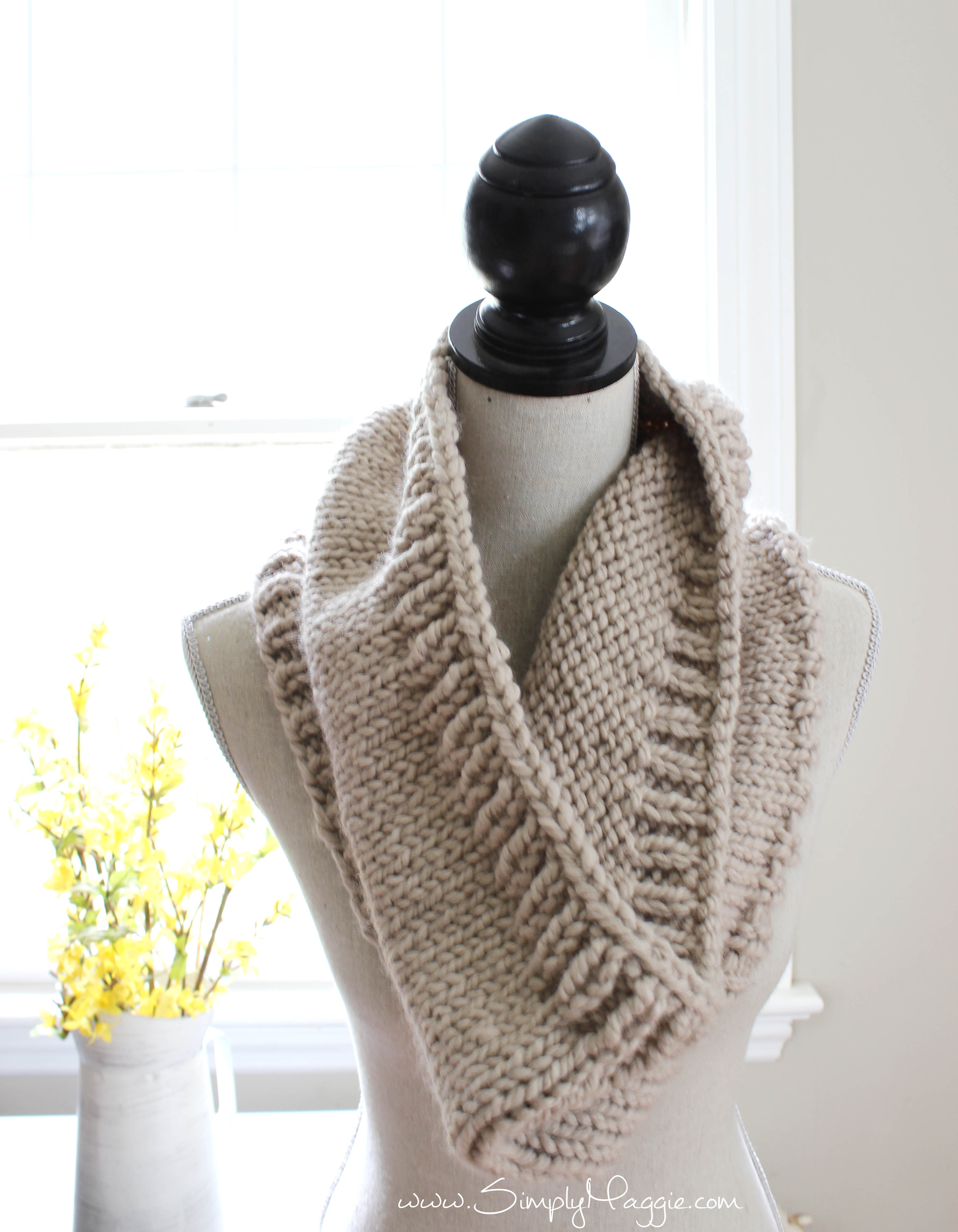 Chunky Tri-Style Knit Cowl Pattern (FREE!) | SimplyMaggie.com