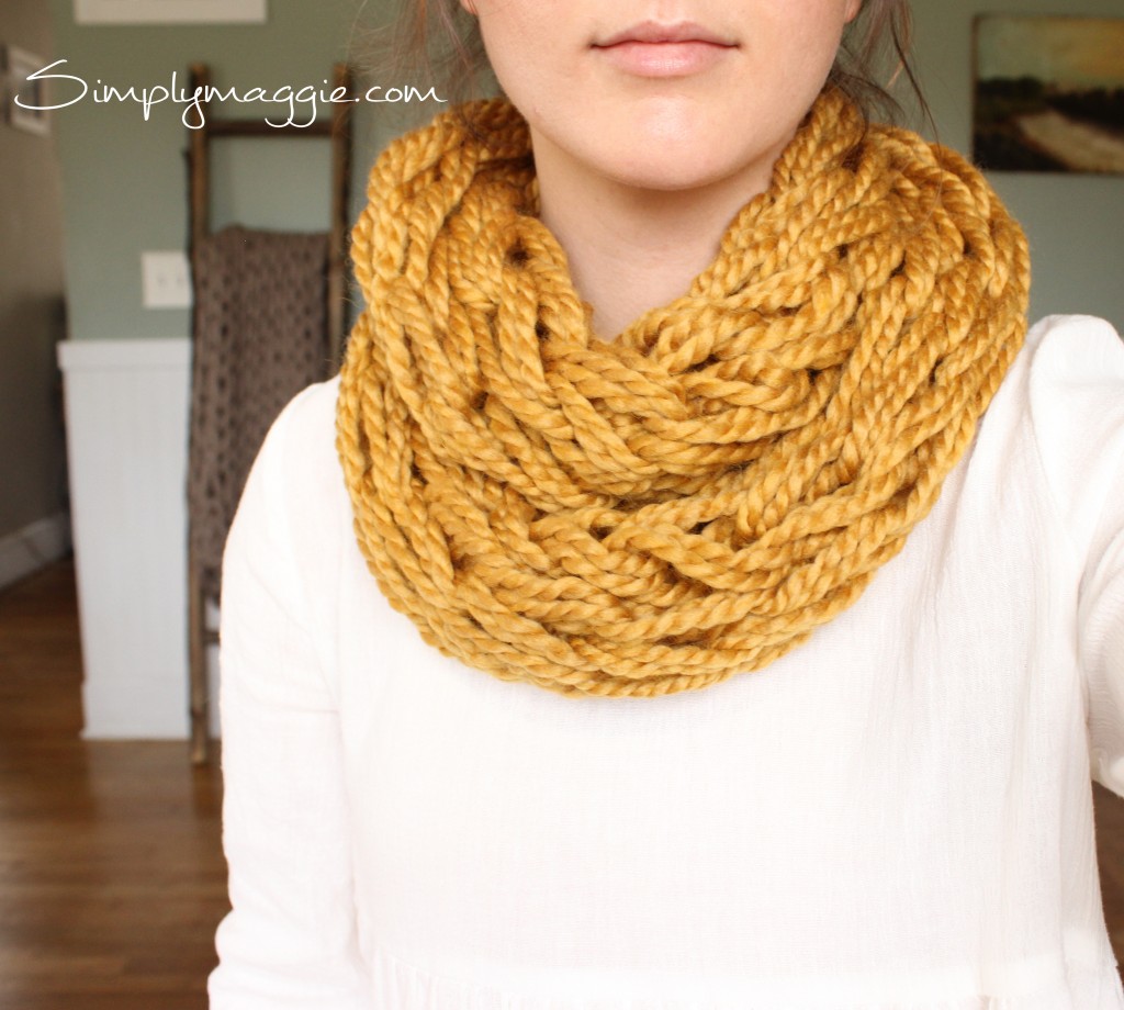 Arm Knit a scarf in 30 minutes with Simply Maggie