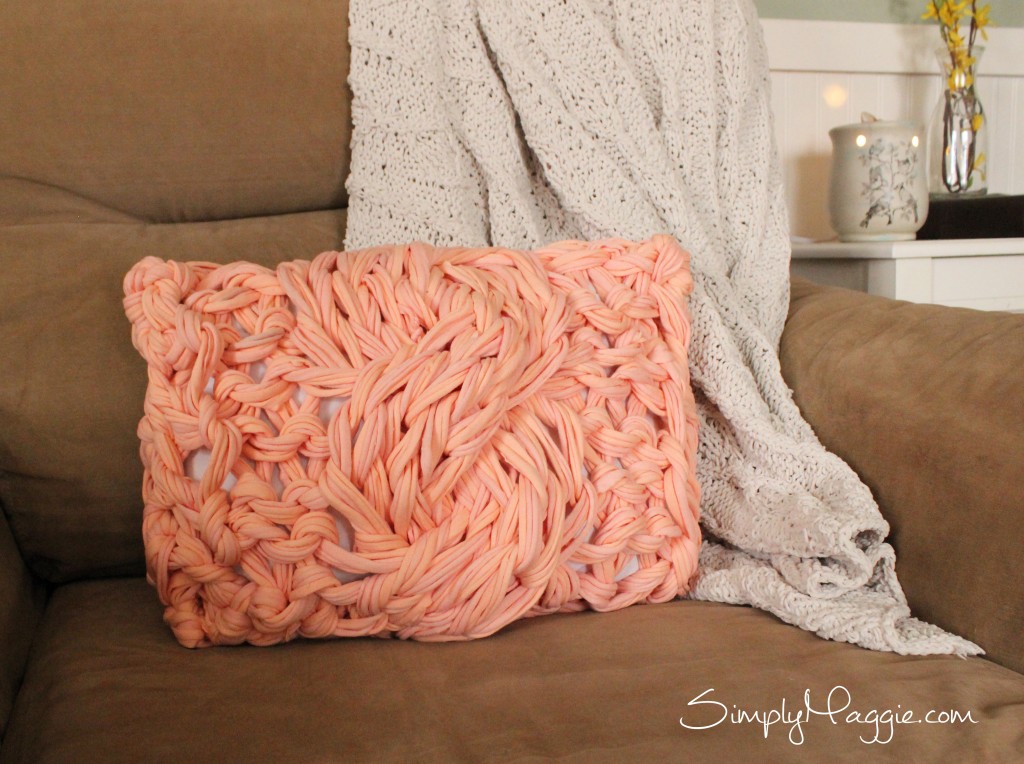 How to Arm Knit the Cable Stitch with Pillow Patterns - SimplyMaggie.com