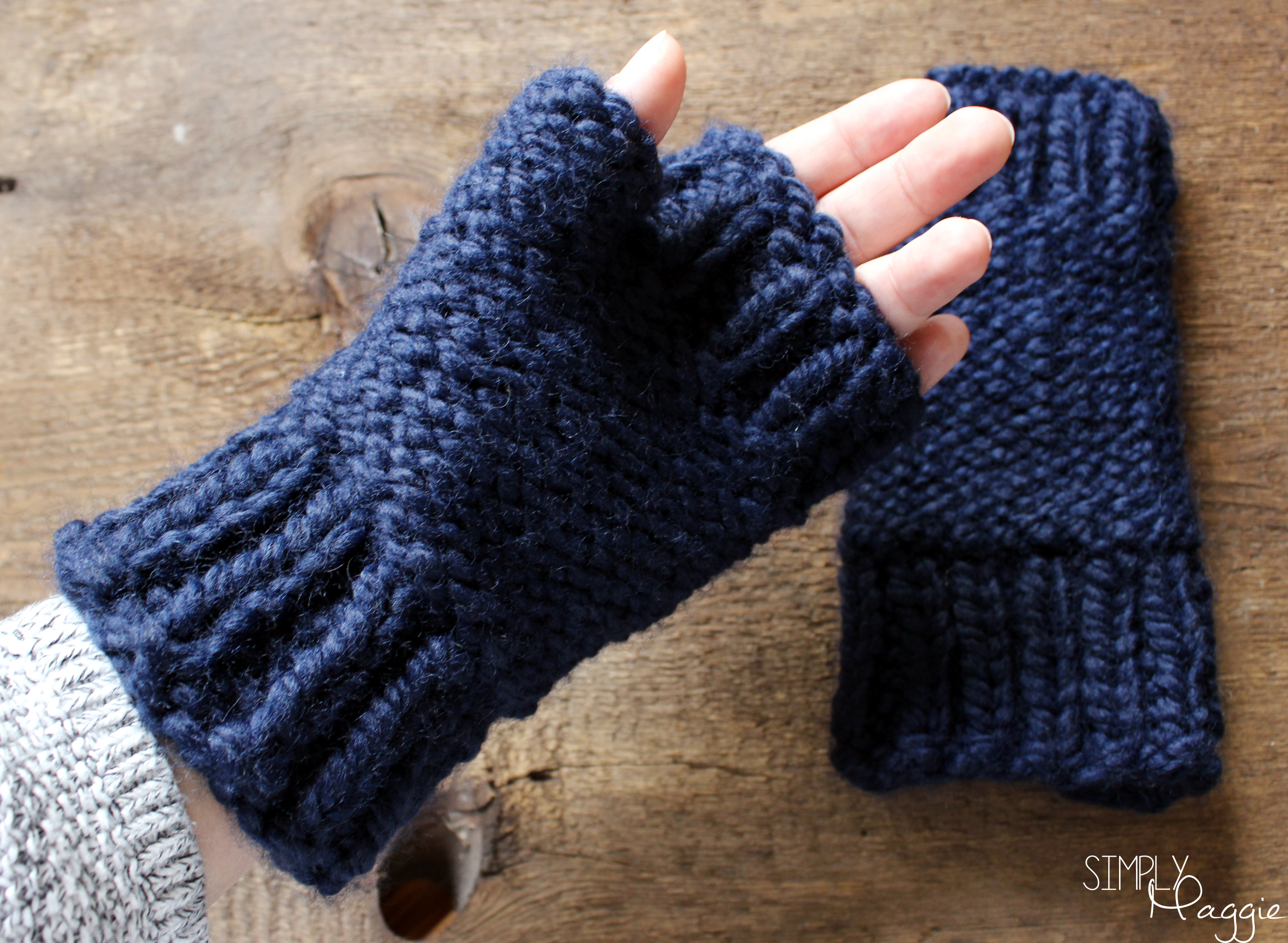 Chunky Fingerless Mittens Pattern | SimplyMaggie.com